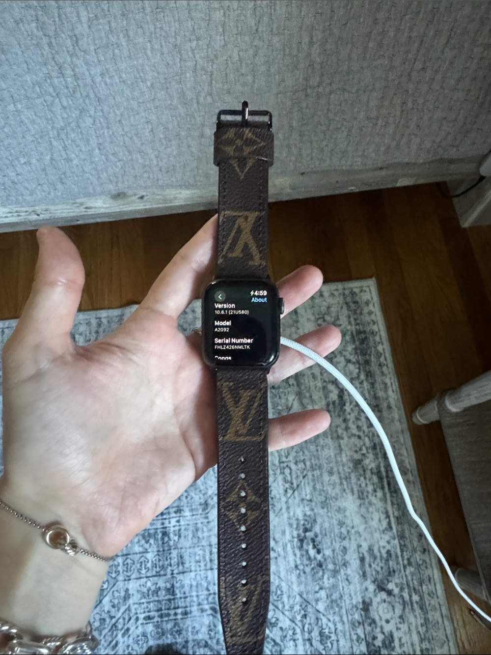 Apple Watch Series 5 – 40mm – GPS + Cellular – 32GB